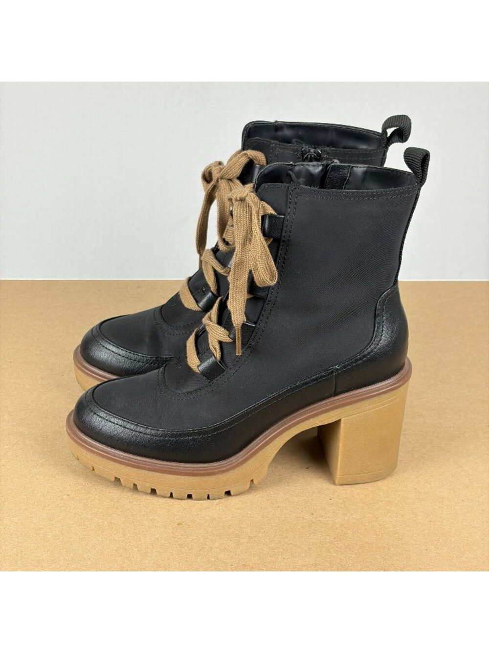 Universal Thread Glenda Lace Up Heeled Boots Womens 6 Black Tan 3 Inch